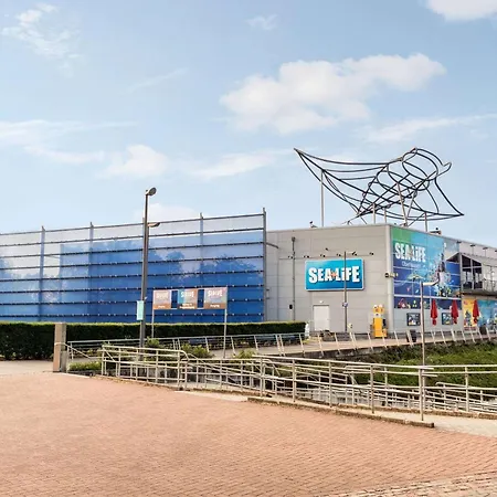 Отель Super 8 By Wyndham Am Centro 3*