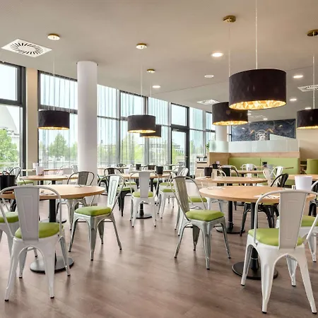 Super 8 By Wyndham Am Centro