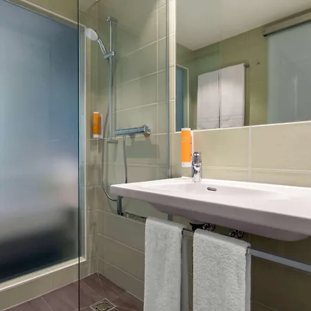 Super 8 By Wyndham Am Centro Oberhausen (North Rhine-Westphalia)