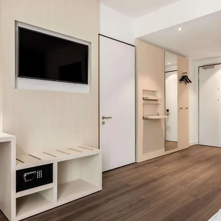 Отель Super 8 By Wyndham Am Centro