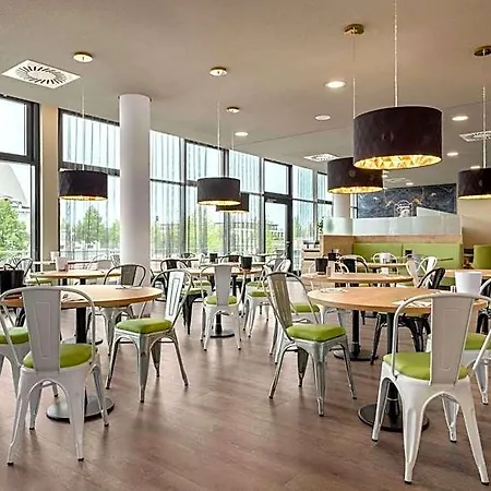 Super 8 By Wyndham Am Centro فندق