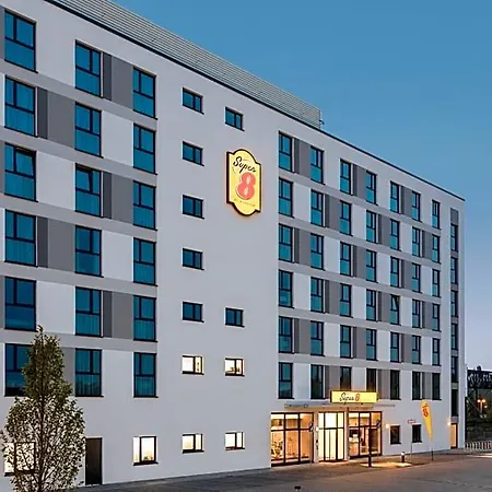 Super 8 By Wyndham Am Centro