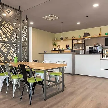 Super 8 By Wyndham Am Centro أوبيرهاوزين