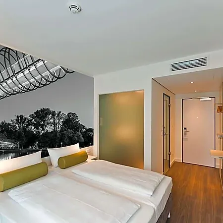 فندق Super 8 By Wyndham Am Centro