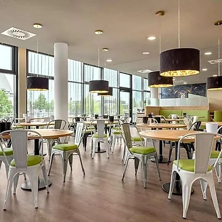 فندق Super 8 By Wyndham Am Centro