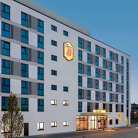 Super 8 By Wyndham Am Centro فندق
