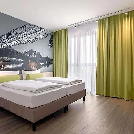 Super 8 By Wyndham Am Centro فندق