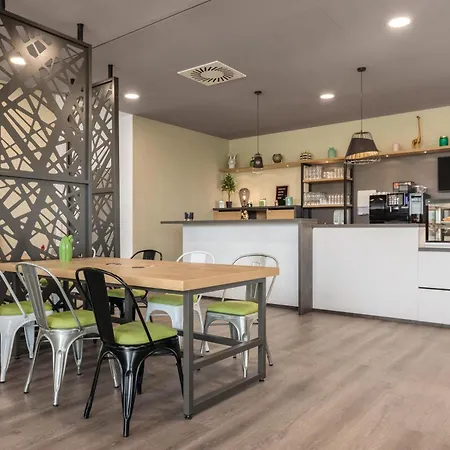 Super 8 By Wyndham Am Centro 3* Ομπερχάουζεν