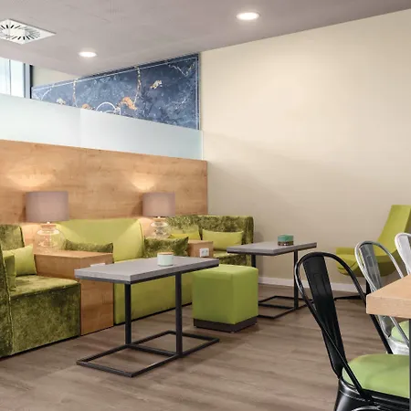 فندق Super 8 By Wyndham Am Centro 3*