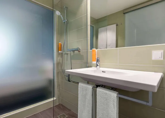 Super 8 By Wyndham Am Centro Oberhausen (North Rhine-Westphalia)